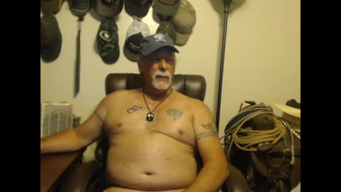 Snapshot of txlobo60 chatting on 04-21-26, 01:42 txlobo60 online show from 04-21-26, 01:42