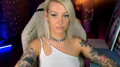 Snapshot of tykioty_miley chatting on 04-19-26, 02:05 Miley online show from 04-19-26, 02:05