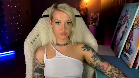 Snapshot of tykioty_miley chatting on 04-20-26, 02:09 Miley online show from 04-20-26, 02:09