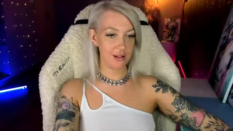 Snapshot of tykioty_miley chatting on 04-27-26, 02:15 Miley online show from 04-27-26, 02:15