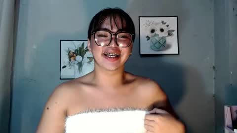 Snapshot of tyla_23 chatting on 05-30-26, 03:20 Tyla online show from 05-30-26, 03:20