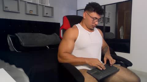 Snapshot of tyler_hank1 chatting on 09-29-25, 10:58 tyler_hank1 online show from 09-29-25, 10:58