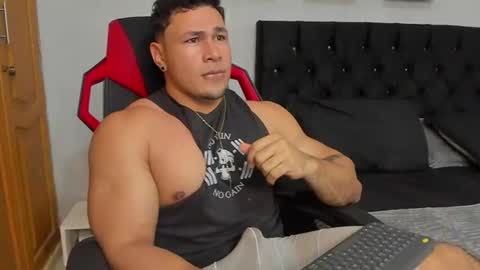 tyler_hank1 online show from 06-21-26, 12:24