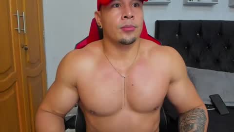 tyler_hank1 online show from 06-25-26, 05:12