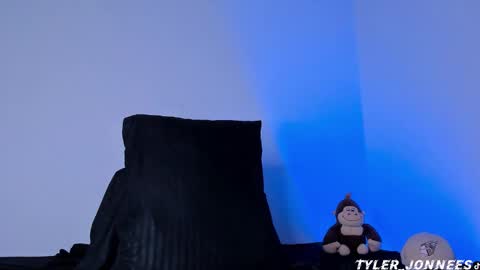 Snapshot of tyler_jonnes chatting on 02-18-26, 01:12 Tyler online show from 02-18-26, 01:12