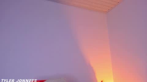 Snapshot of tyler_jonnes chatting on 02-18-26, 04:25 Tyler online show from 02-18-26, 04:25