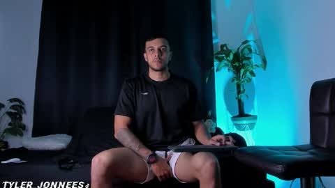 Snapshot of tyler_jonnes chatting on 02-27-26, 01:38 Tyler online show from 02-27-26, 01:38