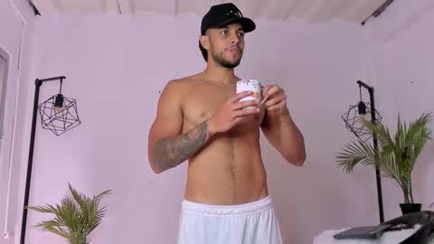 Snapshot of tyler_jonnes chatting on 03-18-26, 08:56 Tyler online show from 03-18-26, 08:56