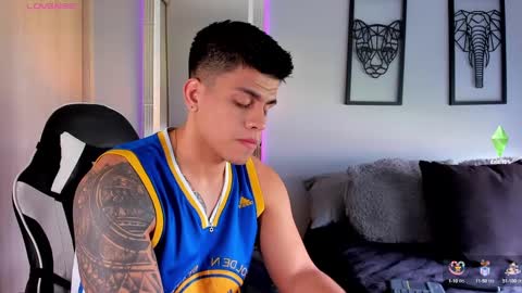 Snapshot of tyler_muscle chatting on 01-04-25, 02:35 David online show from 01-04-25, 02:35