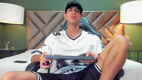 Tyler Rodriguez online show from 10-08-25, 09:56