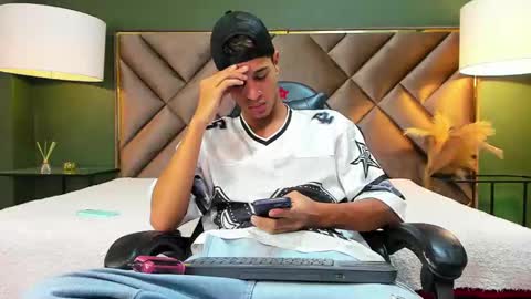 Tyler Rodriguez online show from 10-09-25, 09:02