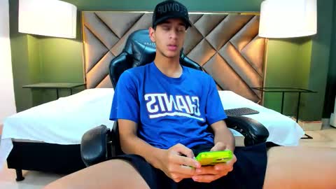 Tyler Rodriguez online show from 10-16-25, 03:07