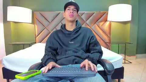 Tyler Rodriguez online show from 10-23-25, 09:57