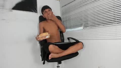tyler_twink_boy online show from 09-15-25, 12:49