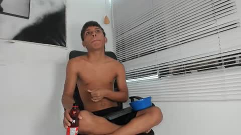 tyler_twink_boy online show from 09-16-25, 01:23