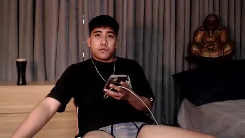 Snapshot of tylerwatson22 chatting on 01-22-25, 08:51 tyler online show from 01-22-25, 08:51