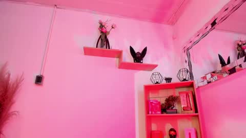tylla__ online show from 05-17-26, 08:49