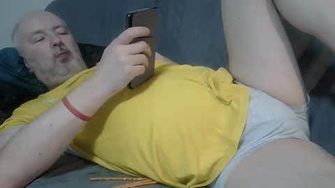 Snapshot of tymoteus chatting on 10-21-25, 06:41 tymoteus online show from 10-21-25, 06:41