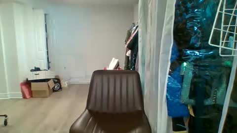 Snapshot of typespirit chatting on 01-11-26, 04:45 typespirit online show from 01-11-26, 04:45