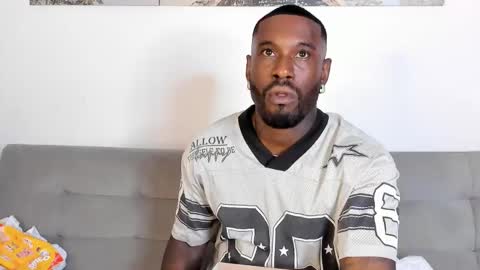 Snapshot of tyron_rulers chatting on 11-03-25, 02:02 Dvid Rullers online show from 11-03-25, 02:02