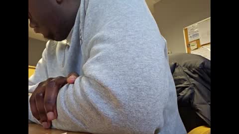 Snapshot of tyroneall chatting on 11-26-25, 03:02 tyroneall online show from 11-26-25, 03:02