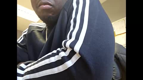 Snapshot of tyroneall chatting on 11-28-25, 02:31 tyroneall online show from 11-28-25, 02:31