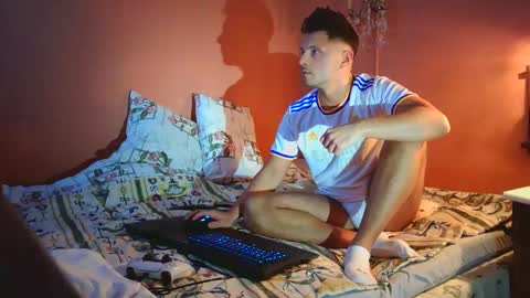 Snapshot of tysonhotswe chatting on 02-06-26, 06:44 Dennis Nadarevic online show from 02-06-26, 06:44