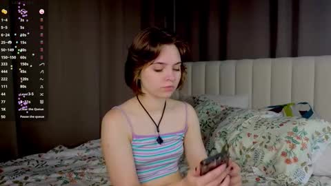 Snapshot of udeleclive chatting on 09-25-25, 03:05 Polly online show from 09-25-25, 03:05