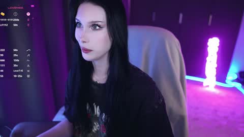 Izzy    online show from 12-13-25, 07:53