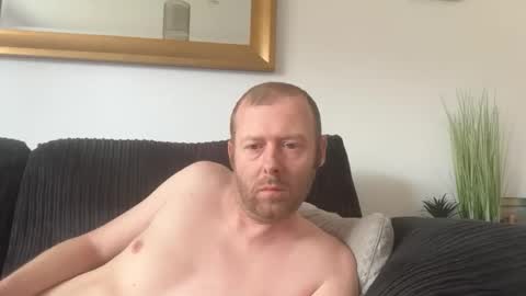 Snapshot of ukmatty3 chatting on 04-17-26, 02:53 ukmatty3 online show from 04-17-26, 02:53