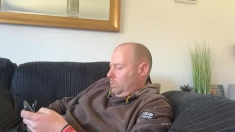 Snapshot of ukmatty3 chatting on 04-24-26, 01:24 ukmatty3 online show from 04-24-26, 01:24