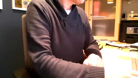 Snapshot of ukshowall chatting on 11-14-25, 10:25 mark online show from 11-14-25, 10:25