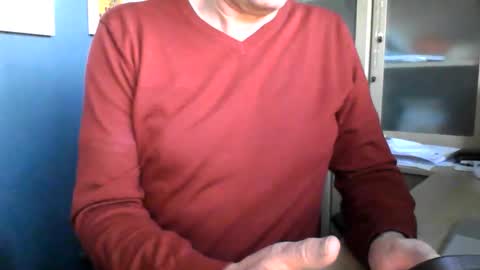 Snapshot of ukshowall chatting on 12-16-25, 03:06 mark online show from 12-16-25, 03:06