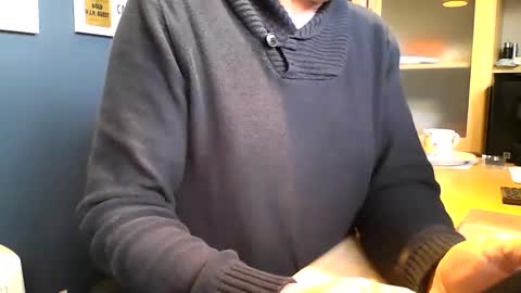 Snapshot of ukshowall chatting on 01-12-26, 11:59 mark online show from 01-12-26, 11:59