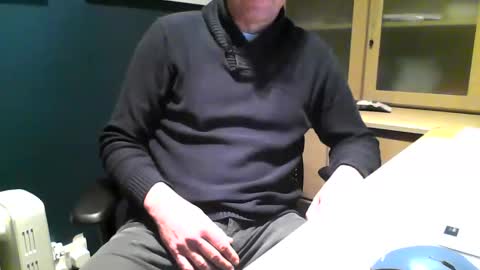 Snapshot of ukshowall chatting on 02-25-26, 06:28 mark online show from 02-25-26, 06:28