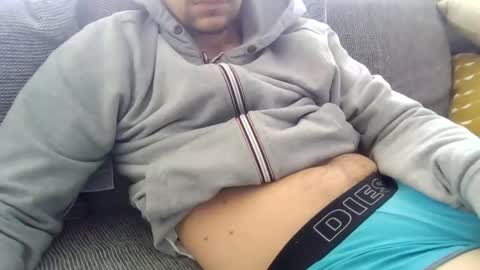 Snapshot of uli1805 chatting on 02-19-25, 01:28 Uli online show from 02-19-25, 01:28