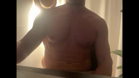 Snapshot of um_russo chatting on 10-08-25, 07:22 Camacho online show from 10-08-25, 07:22