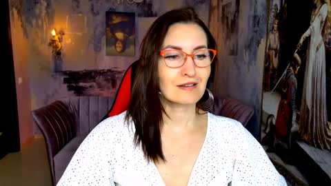 UnaTera online show from 05-17-26, 06:11