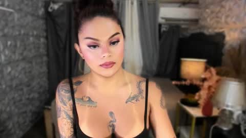 Lady tan online show from 02-19-25, 12:22