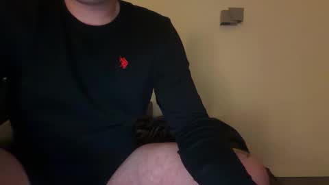 Snapshot of uncutedaustria chatting on 10-18-25, 01:08 Tom online show from 10-18-25, 01:08