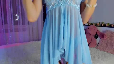 Snapshot of under_the_skin chatting on 12-01-24, 04:29 Under The Skin online show from 12-01-24, 04:29