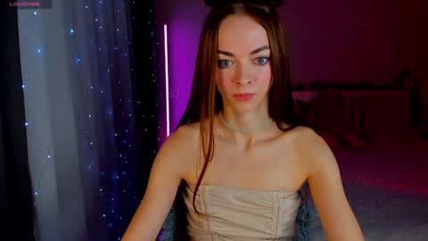 Snapshot of under_the_skin chatting on 02-07-25, 04:35 Under The Skin online show from 02-07-25, 04:35