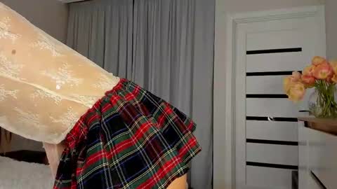 Under The Skin online show from 03-12-26, 04:13