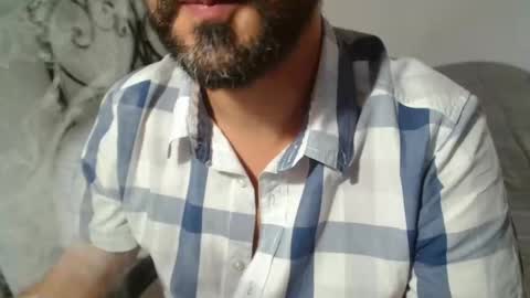 Snapshot of under_thedesk chatting on 10-14-25, 03:46 Giov online show from 10-14-25, 03:46