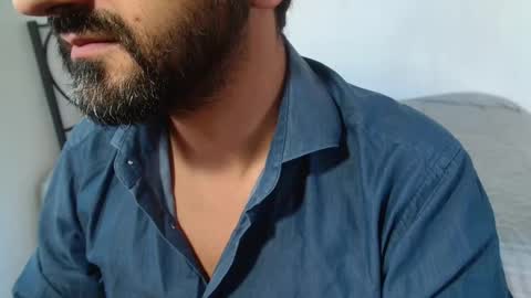 Snapshot of under_thedesk chatting on 10-18-25, 08:48 Giov online show from 10-18-25, 08:48