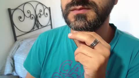 Snapshot of under_thedesk chatting on 10-19-25, 09:43 Giov online show from 10-19-25, 09:43