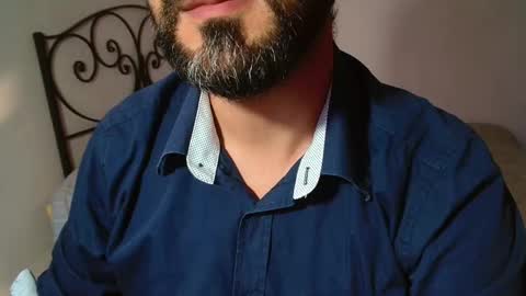 Snapshot of under_thedesk chatting on 10-30-25, 04:08 Giov online show from 10-30-25, 04:08