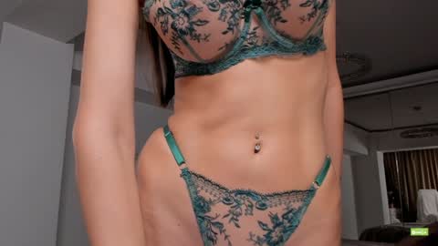 Snapshot of unforgettable_s chatting on 03-11-25, 08:31 Silvia online show from 03-11-25, 08:31