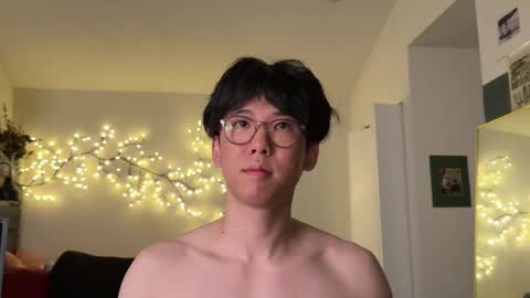 Snapshot of unhingedwang chatting on 10-19-25, 01:06 wang online show from 10-19-25, 01:06