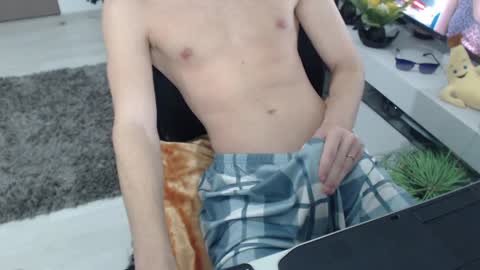 uniqueboy22 online show from 04-06-26, 05:36